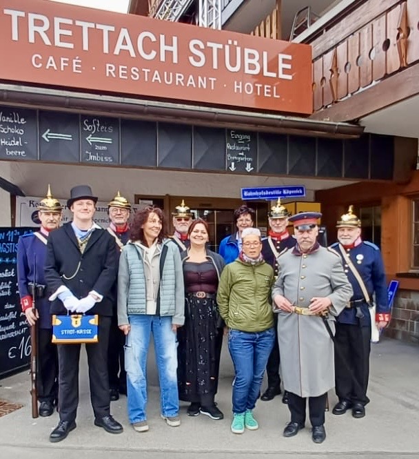 ... vor dem Hotel, Crew und Gäste waren begeistert